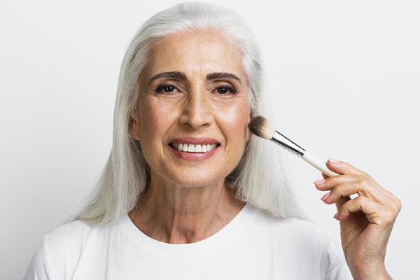 A Complete Guide to Natural Makeup for Mature Skin